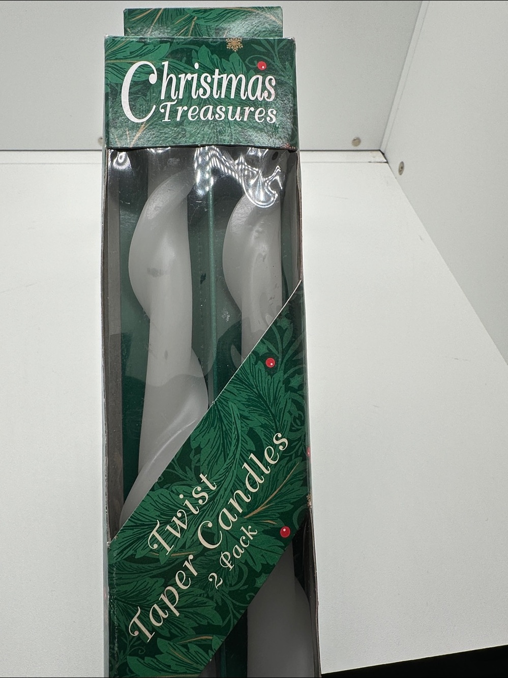 Vintage Christmas Treasures Twist Taper 12” Candles pack of 2
Made in Hong Kong - Picture 8 of 10
